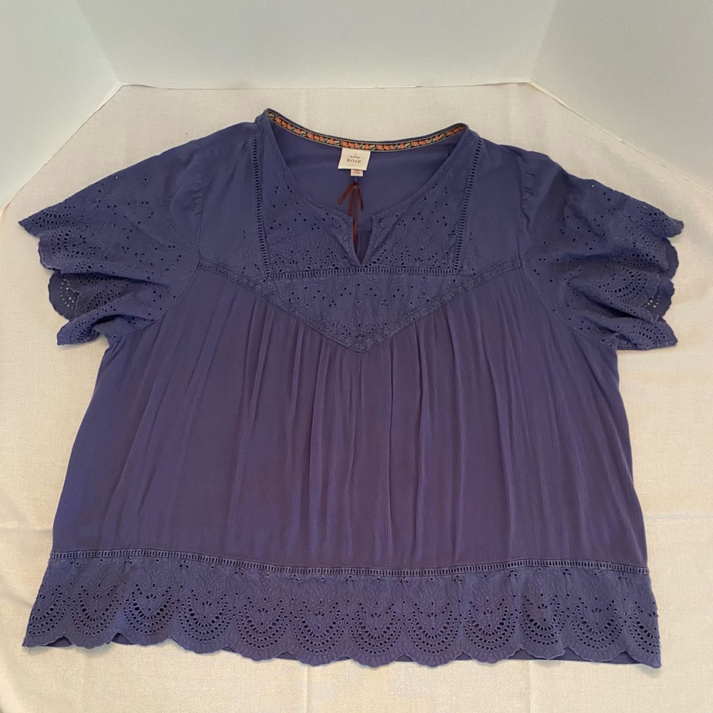 Knox Rose Eyelet Detail Top - Picture 2 of 12